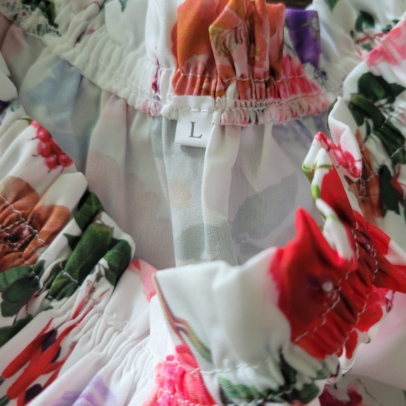 NEW NWOT Floral Crop Bell Sleeve Blouse-Large - Picture 2 of 5